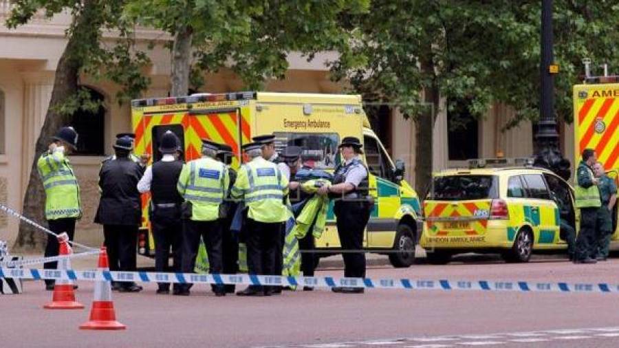 Policías británicos en el lugar de un suceso. Foto: EFE