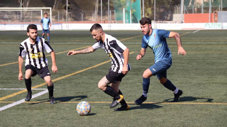 Partido entre el Atlètic Valls y el Atlètic Segur, dos equipos de Tercera Catalana