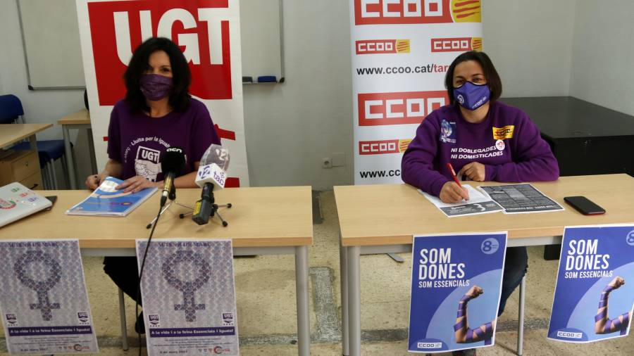 Mar Vázquez, secretaria de Igualdad y Políticas Sociales de UGT Tarragona, junto a Verónica Rubio, secretaria de mujeres de CCOO Tarragona. FOTO: ACN