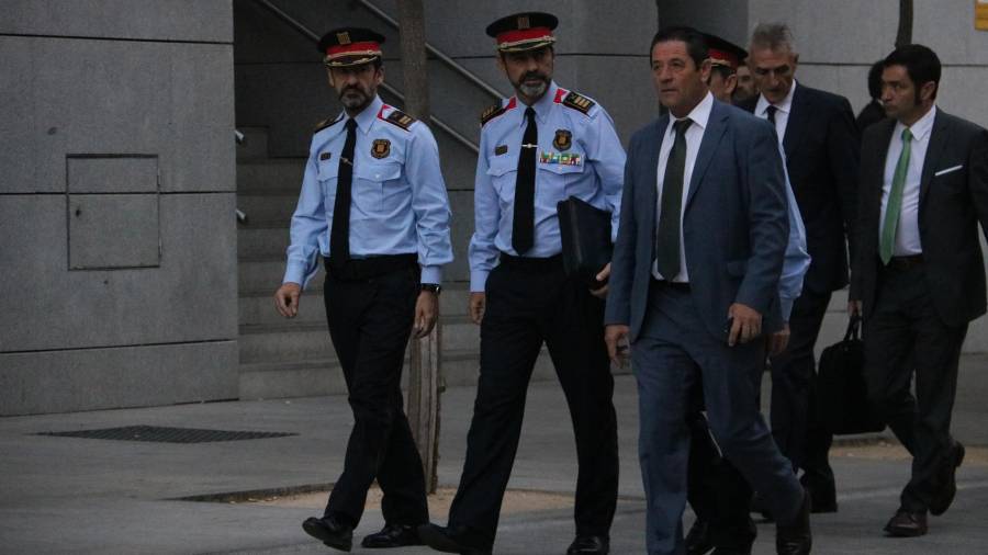 El Mayor de los Mossos, Josep Lluís Trapero, a las puertas de la Audiencia Nacional, en su anterior declaración. FOTO: EFE