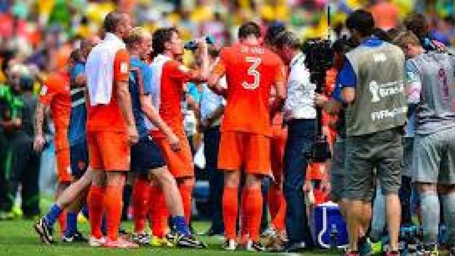El duelo de octavos de final del Mundial de Brasil entre Holanda y México fue el primer partido en el que hubo tiempo muerto.