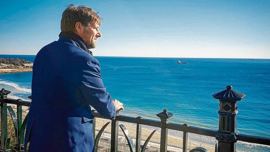 Imagen del actor, ‘tocant ferro’ en el Balcó del Mediterrani de Tarragona. Foto: Cedida