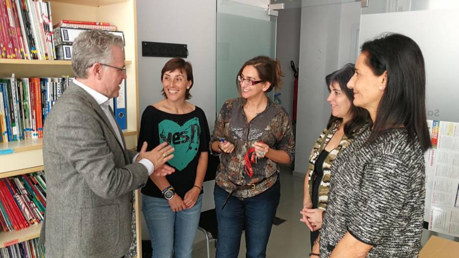 L'alcalde Pere Granados i la regidora d'Ensenyament, Julia Gómez, han visitat la seu de l'Escola Oficial d'Idiomes.