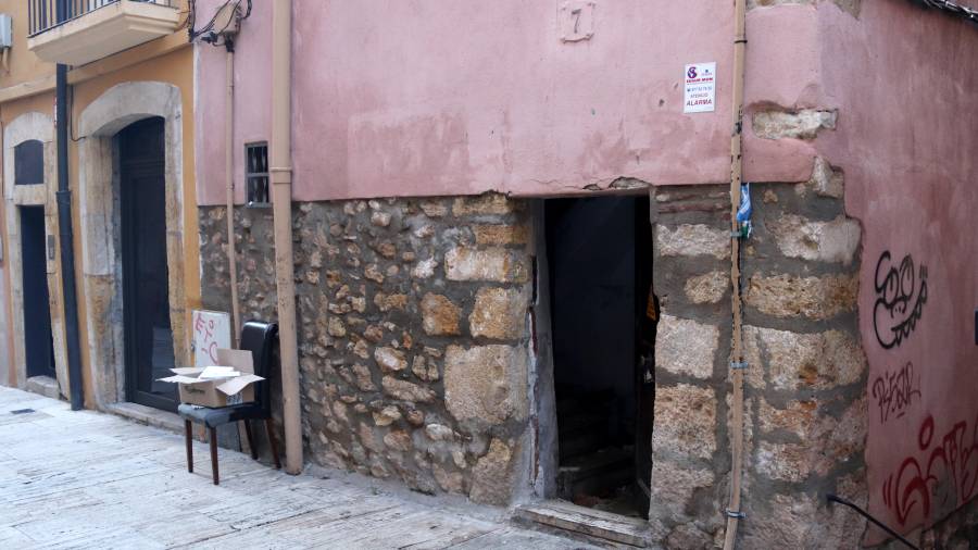 Imagen del edificio desalojado esta mañana en Tarragona. ACN