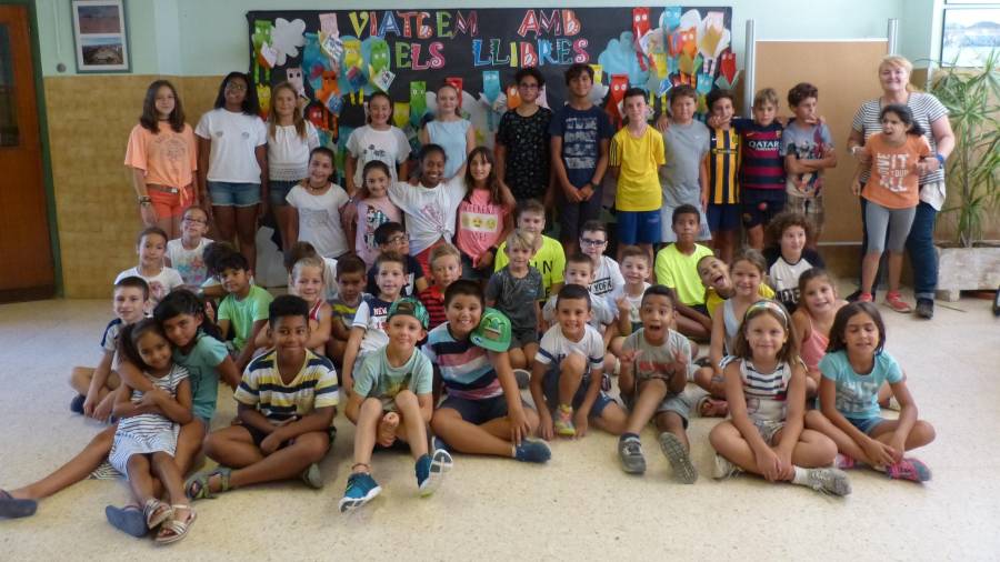 Foto de grupo de los niños y niñas que forman parte del casal Xic’s iniciado ayer en las instalaciones de la Escola Europa. Foto: Aj. Salou