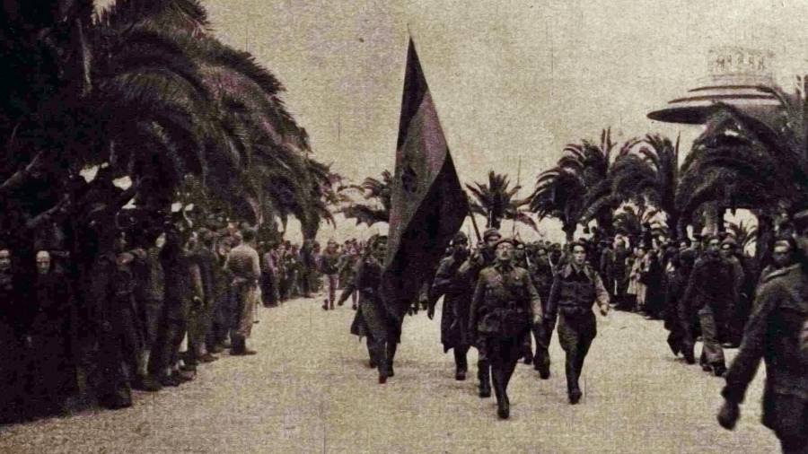 Tropas franquistas desfilan por Tarragona el 16 de enero de 1939. Foto: Centre d’imatges de Tarragona/Arxiu