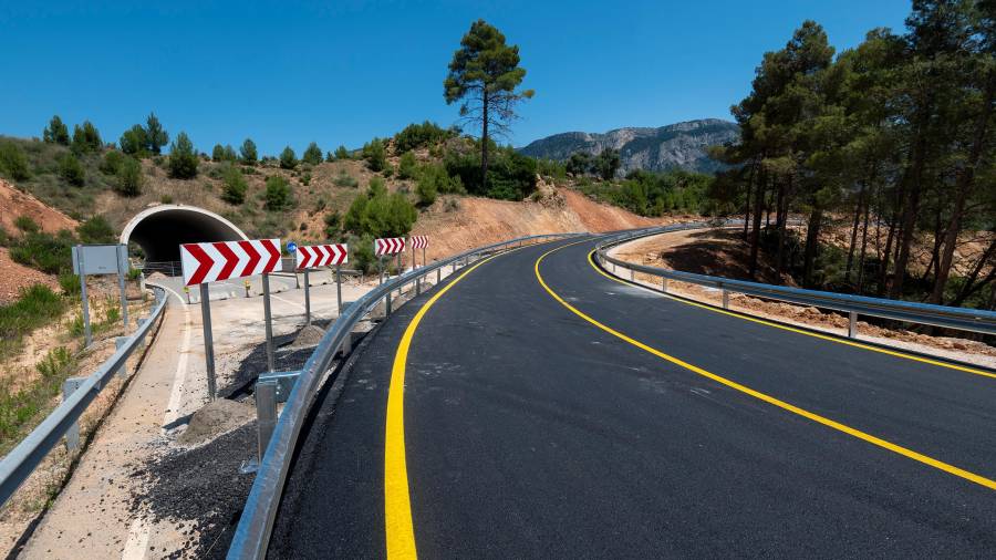 La reobertura de la carretera d'Horta i Arnes satisfà els alcaldes i tranquil·litza el sector turístic
