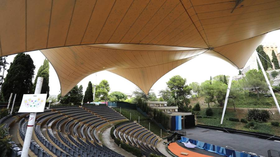 La carpa del Teatre Auditori del Camp de Mart se instaló en el 1993. En ese momento, fue considerada la más grande de Europa. FOTO: PERE FERRÉ