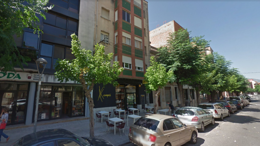 Imatge de l'establiment on ha tingut lloc el foc, a la Rambla Catalunya de Tortosa. Foto: Google Maps