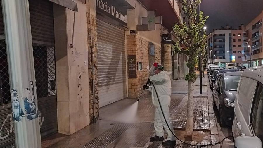 Desinfección de las calles de Reus estos días. FOTO: Ayuntamiento de Reus