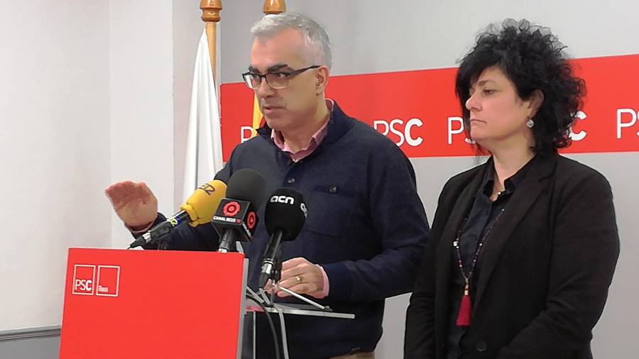 Los concejales del PSC, Andreu Martín y Ana Martínez, este lunes en rueda de prensa. Foto: PSC