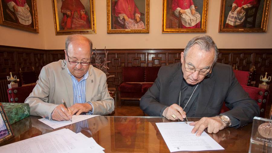 L'alcalde de Sarral, Josep Amill, i l'arquebisbe Jaume Pujol. FOTO: Arquebisbat