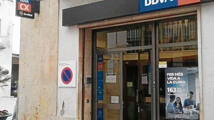El cajero de la entidad bancaria que dejó de operar el año pasado en Cornudella de Montsant. Foto: Ajuntament de Cornudella de Montsant