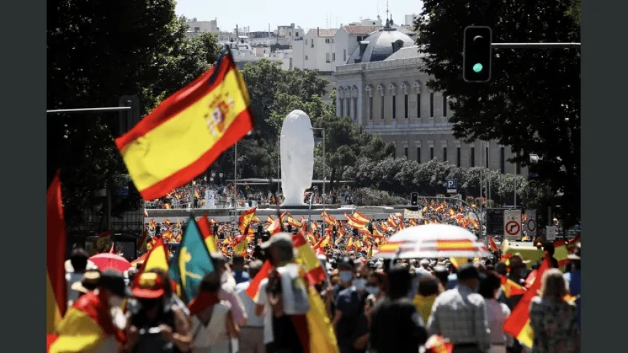 Imagen de la manifestación de la plaza Colón de Madrid contra los indultos. EFE