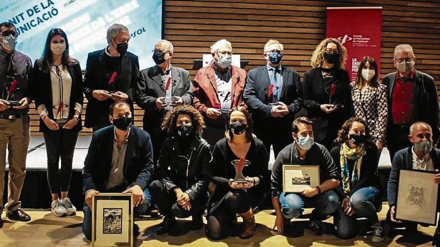 Foto de grup dels homenatjats i guardonats. FOTO: col·legi periodistes ebre
