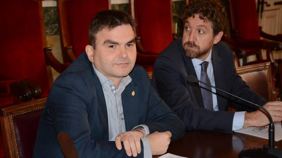 El president d’Aparcaments Municipals de Tarragona, Josep Acero (esquerra), i el gerent de l’empresa, Sergio Arts. FOTO: MAURI