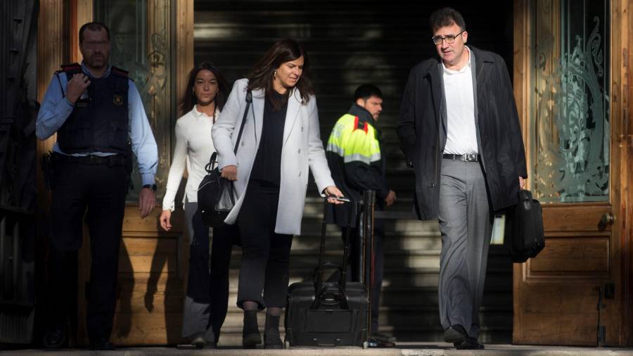 Lluís Salvadó, sortint ahir del Tribunal Superior de Justícia de Catalunya, on va declarar. FOTO: EFE