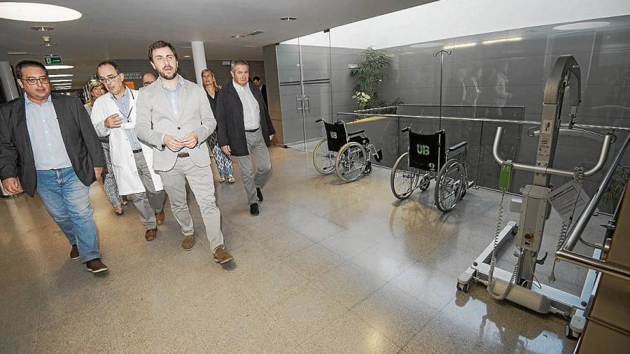 Imagen de archivo de la última visita del entonces conseller de Salut, Antoni Comín, al Hospital de Móra el pasado mes de julio. FOTO: Joan Revillas