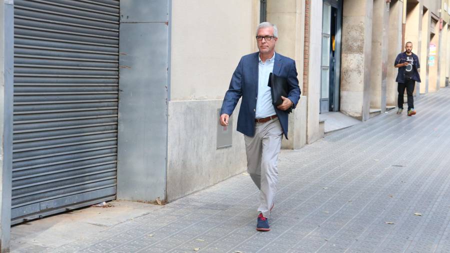 Imatge general de l'alcalde de Tarragona, Josep Fèlix Ballesteros, arribant a la seu del PSC a Barcelona. Imatge del 23 d'octubre del 2017.