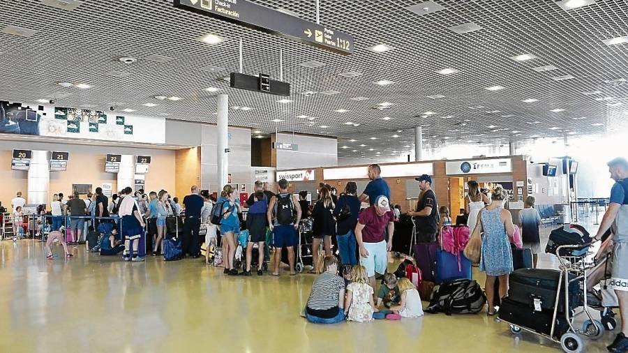 Imagen de archivo de la terminal de facturación del Aeropuerto de Reus. FOTO: A. Mariné