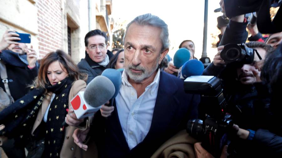 El cabecilla de la trama Gürtel Francisco Correa, en una imagen de febrero de 2016 al acudir al Tribunal Superior de Justicia valenciano. Foto: EFE
