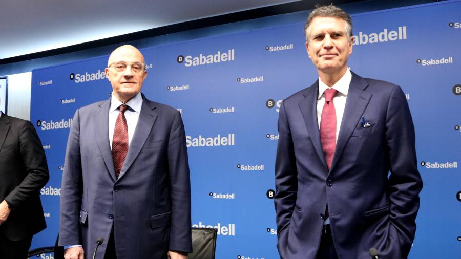 Josep Oliu, presidente del Banco Sabadell y Jaime Guardiola, consejero delegado. Foto: ACN