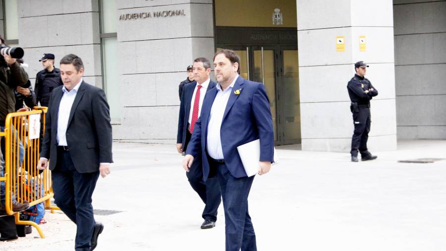 El vicepresident destituït Oriol Junqueras, amb el seu advocat en arribar a l'Audiència Nacional, el 2 de novembre de 2017. Foto: ACN