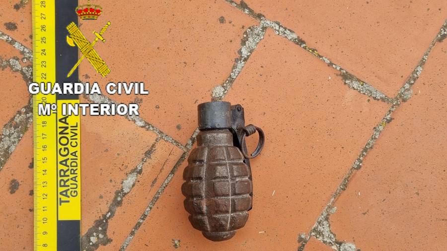 Destruyen una granada de la Guerra Civil hallada en una vivienda de Tortosa. Foto: Guardia Civil