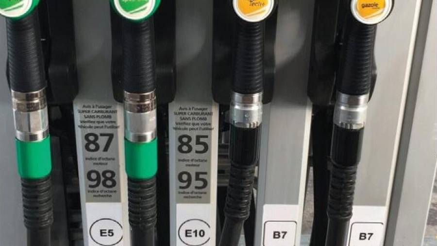Ayer empezó a a aplicarse en las estaciones de servicio de toda la UE el nuevo etiquetado para gasolina, gasóleo y combustibles gaseosos. FOTO: dt