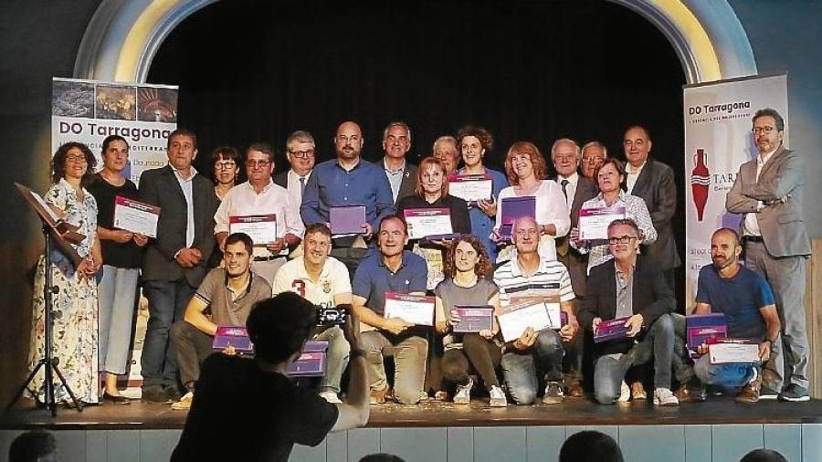 Los premiados de la DO Tarragona, en el Teatret del Serrallo. FOTO: Pere Ferré