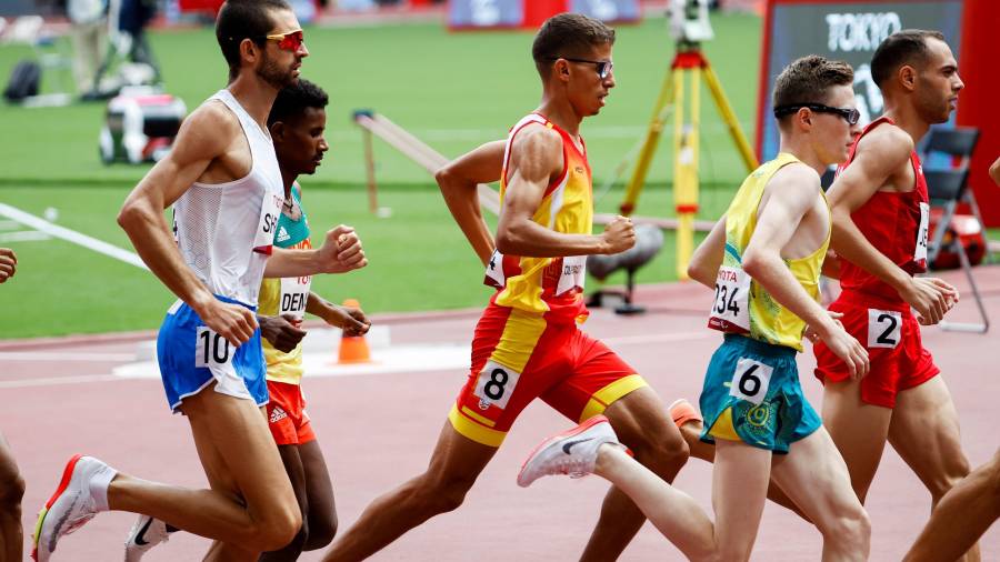 El atleta de Tortosa, con el dorsal ‘8’, quedó sexto. FOTO: EFE
