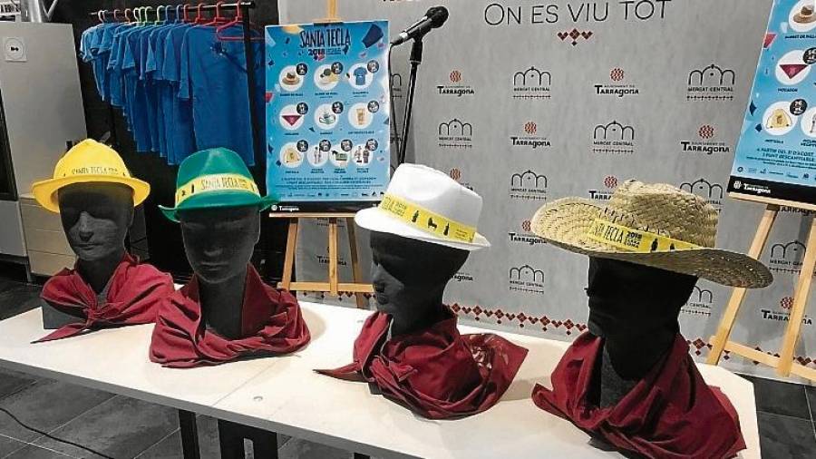 Los nuevos sombreros de Santa Tecla ya están disponibles en el Mercat Central. FOTO: dt