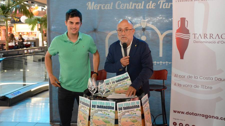 El concejal en funciones Francesc Roca y el presidente de la DO Tarragona, Vicenç Ferré. FOTO: mauri