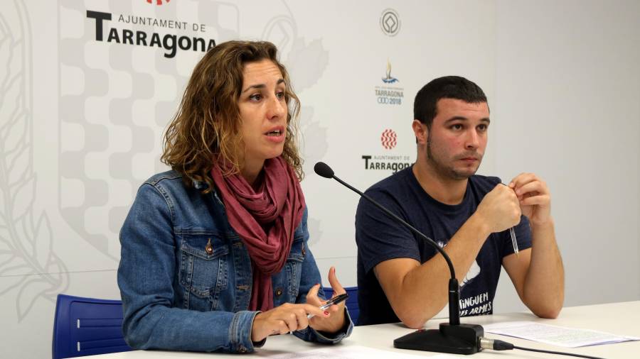 Laia Estrada, regidora de la CUP de Tarragona, i d'Edgar Fernàndez, diputat a la Diputació de Tarragona. FOTO: ACN