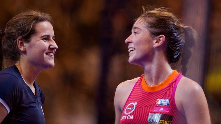 Ari y Marta, sonrientes durante la final. FOTO: EFE