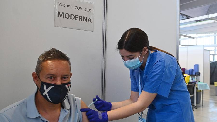 Ya son 23.672 personas las que han recibido tres dosis de la vacuna en Tarragona. Alfredo González