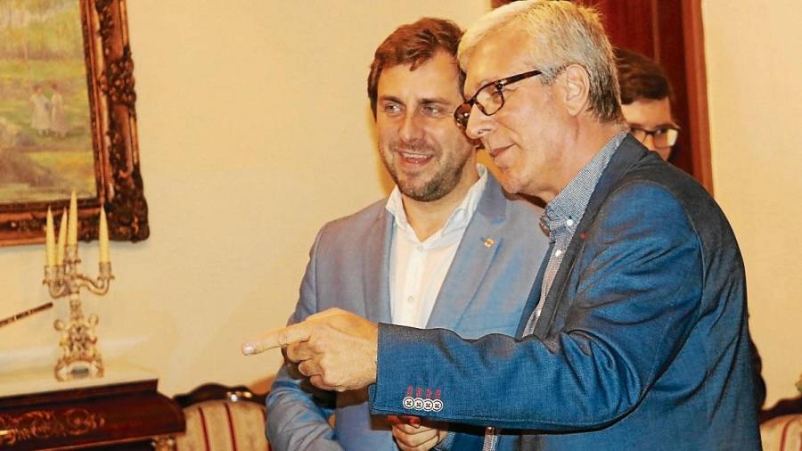 El alcalde, Josep Fèlix Ballesteros, y el exconseller Antoni Comín, en septiembre de 2017. FOTO: ACN