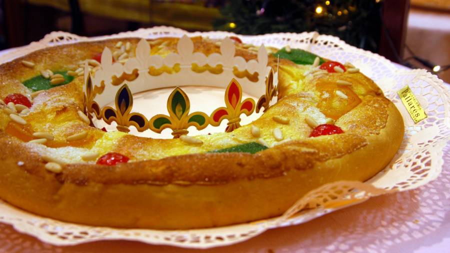 El tortell de Reis de pastisseria és artesà i elaborat la nit anterior a la seva venda. FOTO: dt