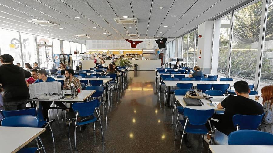 Vista general de la cafetería del Campus Catalunya ayer por la tarde. FOTO: Pere Ferré