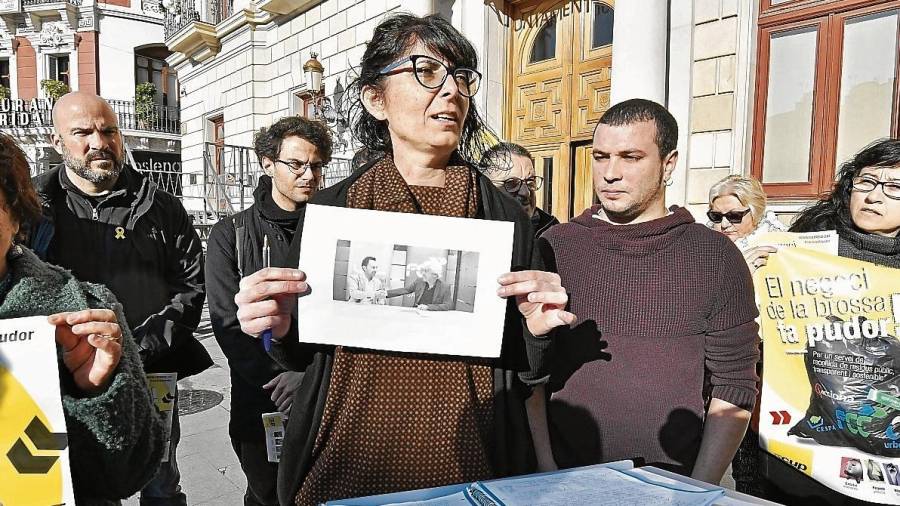 Marta Llorens, ayer durante la rueda de prensa celebrada a las puertas del Ayuntamiento. FOTO: alfredo gonzález