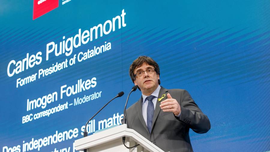 Puigdemont, ayer, durante su intervención en Ginebra. FOTO: EFE