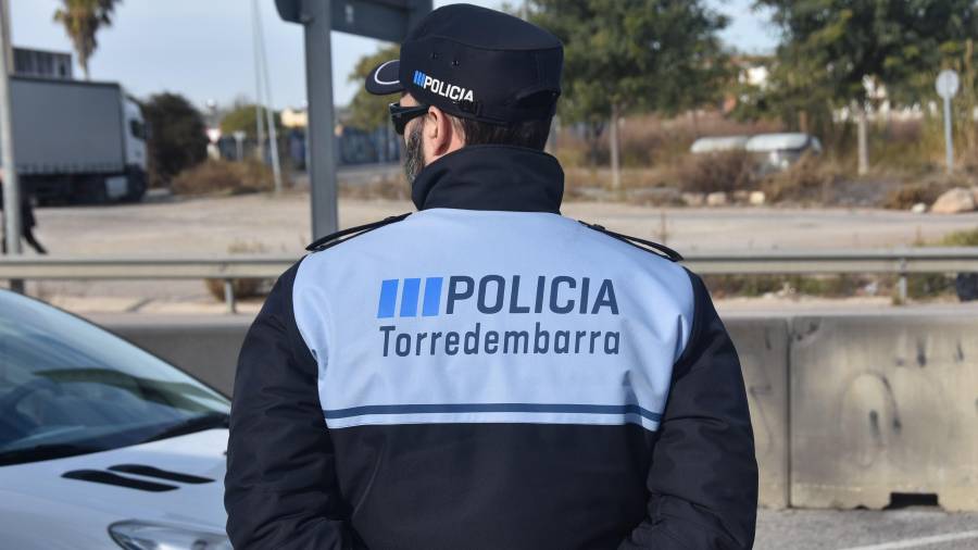 Un agent de la Policia Local de Torredembarra. FOTO: Anna F.