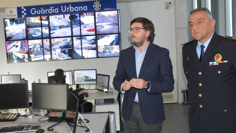 Les imatges de les càmeres de videovigilància es controlen des de la comisaria de la Guàrdia Urbana de Tarragona.