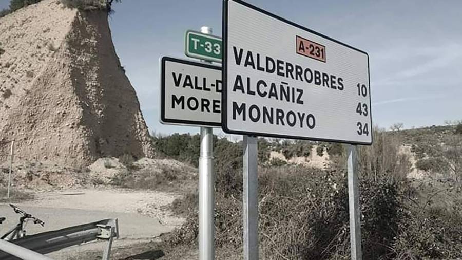 La carretera T-330 també va cap a Vallderoures. Foto: Joan Revillas