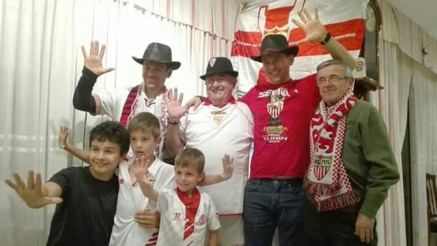 Los García se reúnen para ver los partidos del Sevilla. Foto: Cedida