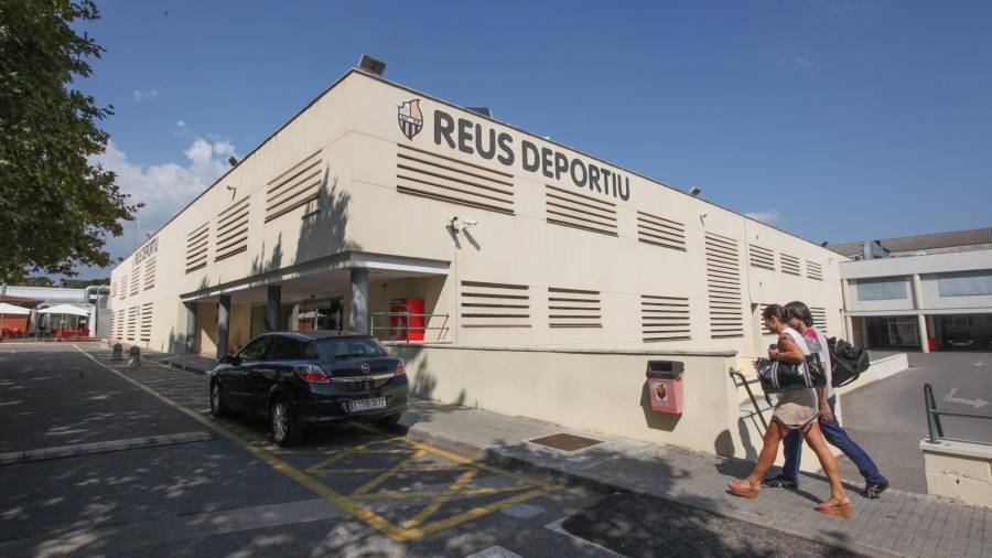 Imatge de la façana del poliesportiu del Reus Deportiu. DT