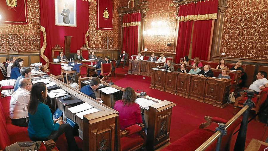 Imagen del pleno celebrado ayer en el Ayuntamiento de Tarragona. Foto: Pere Ferr&eacute;