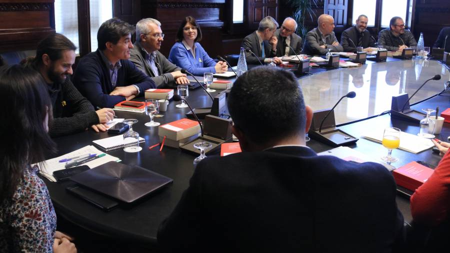 Imatge de la Junta de Portaveus dels grups parlamentaris, que es va dur a terme ahir, amb la Mesa del Parlament de Catalunya. FOTO: ACN