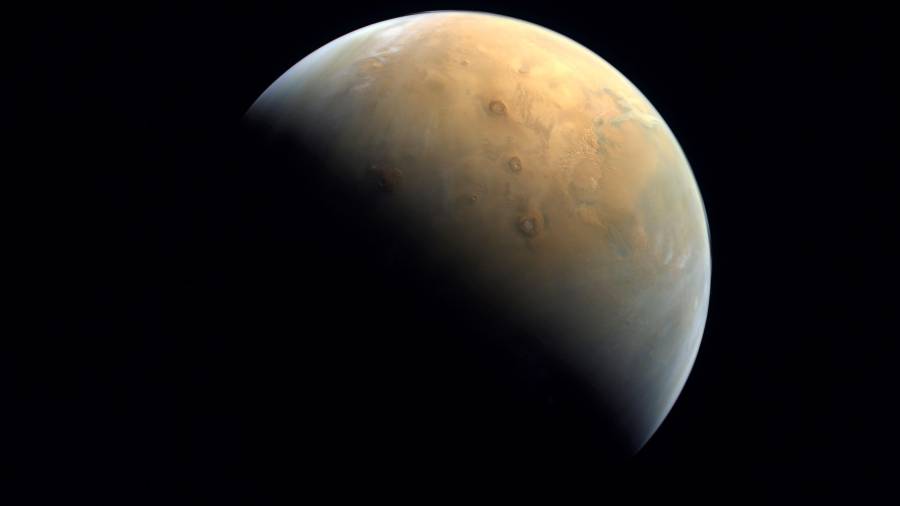 Primera imagen de Marte de la sonda emiratí Hope, a 25.000 kilómetros de distancia. Foto: EFE