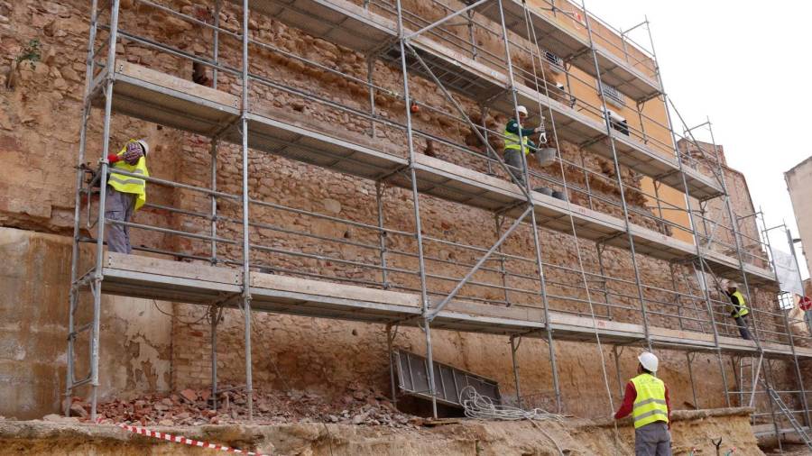 Així, el projecte a la muralla de Sant Antoni contempla, a més de la recuperació de les restes, la urbanització d’aquesta zona. Foto: ACN